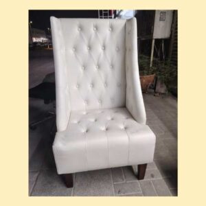 High-Back White Accent Chair – Luxury Leatherite