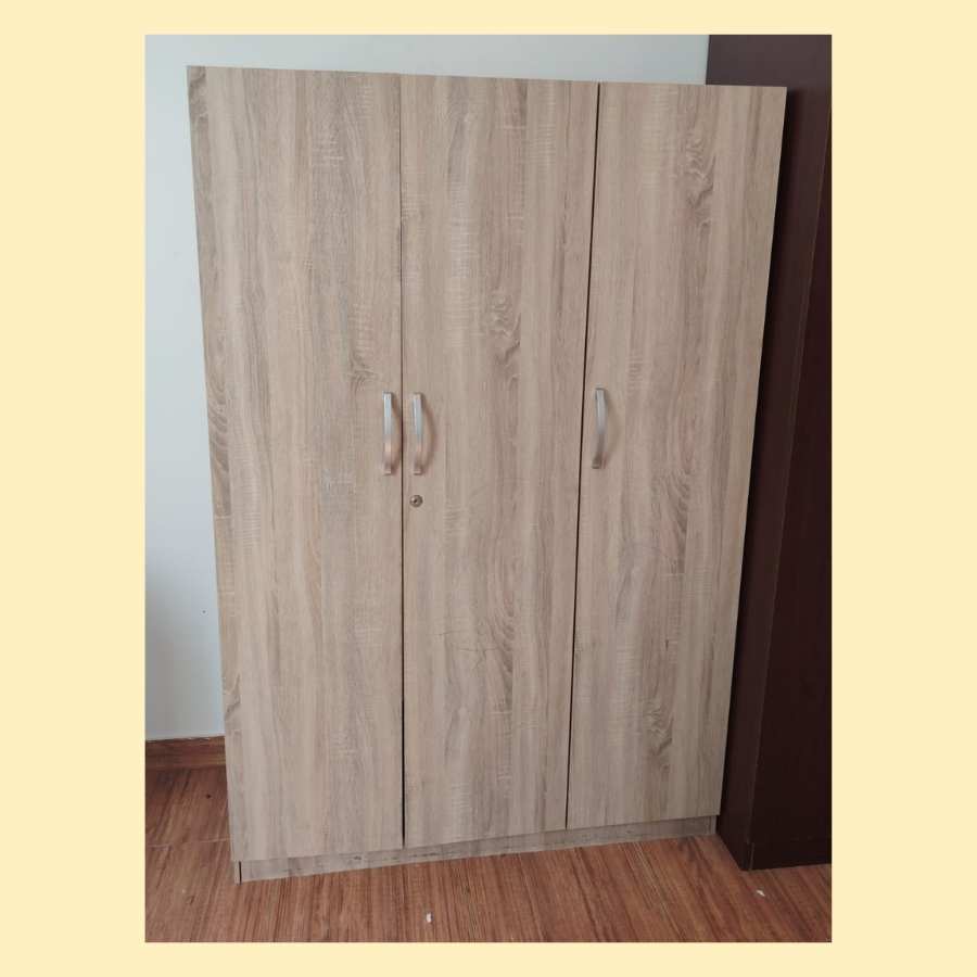 Affordable Decasta wooden wardrobe used furniture Abu Dhabi