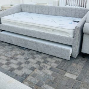 Modern used daybed for sale in Abu Dhabi