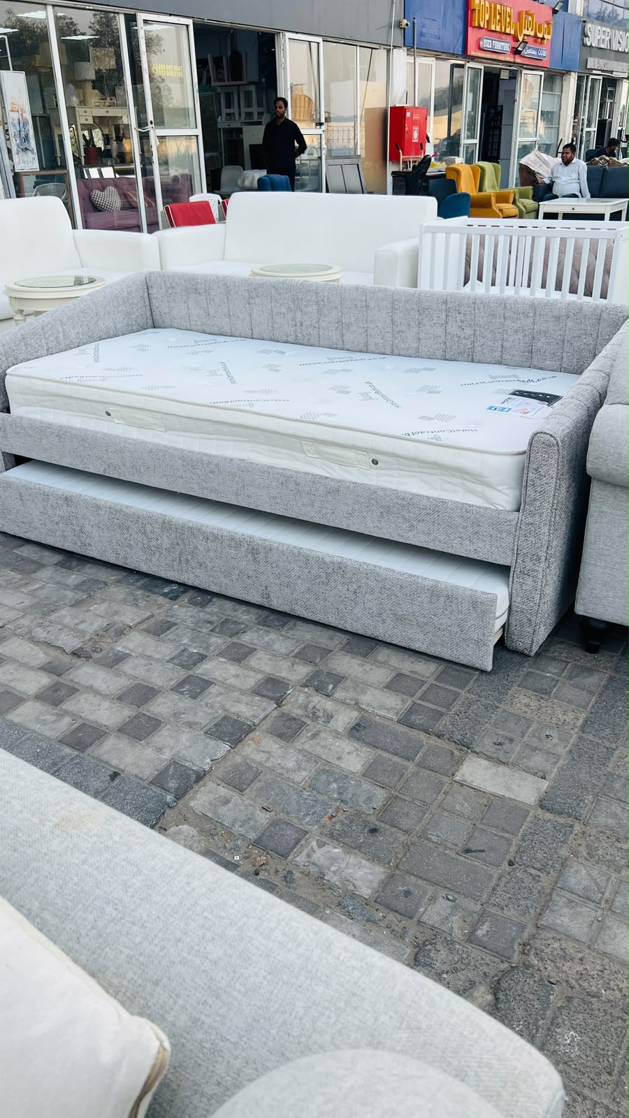 Modern used daybed for sale in Abu Dhabi