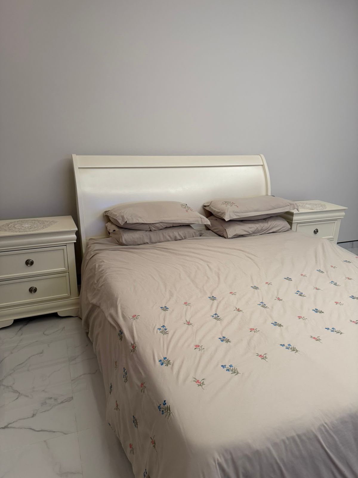Affordable cream white used bedroom set with two nightstands